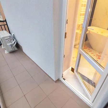 Апартаменты Alfa Ivana Franka 35 *